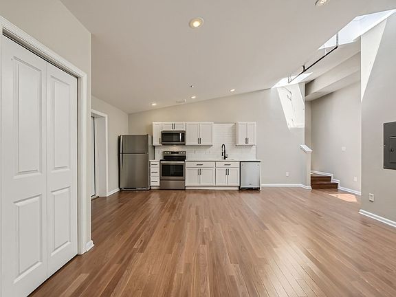 5th image of 322 N Charles St #10
