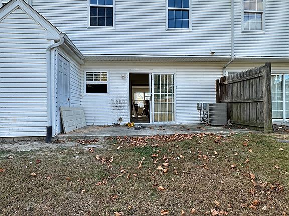 2nd image of 217 Poplar St APT A3