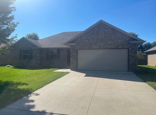 776 E Ozark Jubilee Dr, Nixa, MO 65714