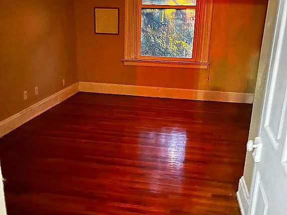 4th image of 3208 Bishop St