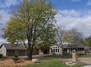 1113 E 1368th Rd, Lawrence, KS 66046