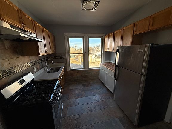 4th image of 2847 Pearl St APT 2