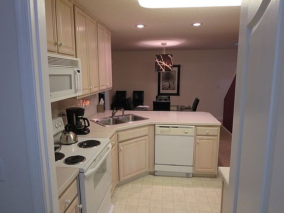 4th image of 172 Emerald Dr