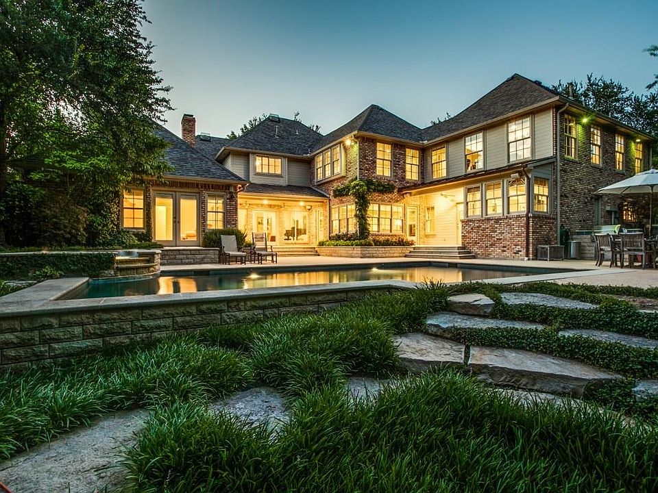 1st image of 637 Swan Dr