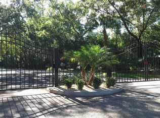 2421 Fox Forest Dr, Lutz, FL 33549