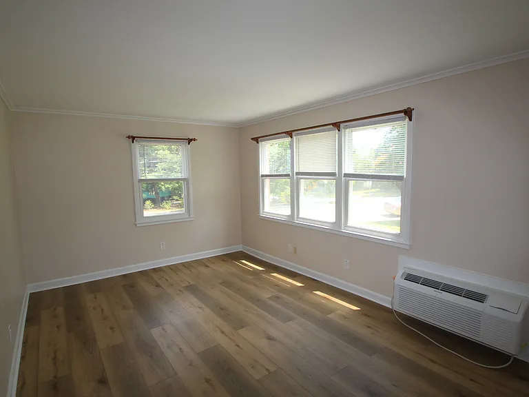805 Daniels St #B — Photo 5