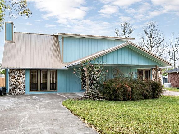 4th image of 27828 Lois Dr