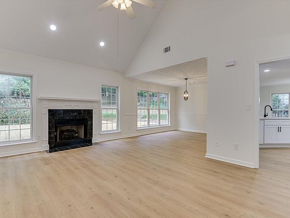 3rd image of 109 Crescent Ct