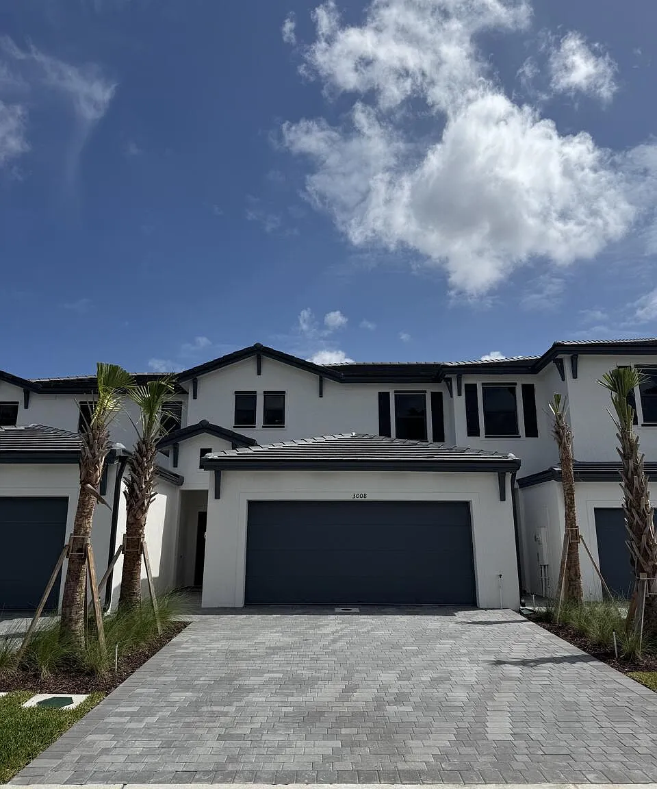 3 bed, 2.5 bath, 1641 sqft, $4,100 — Photo 2