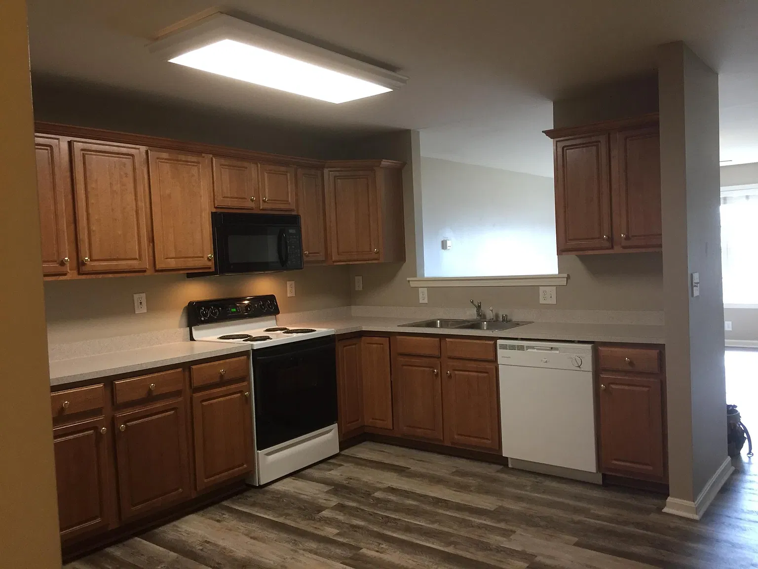 2 bed, 1.5 bath, 973 sqft, $1,250 — Photo 4