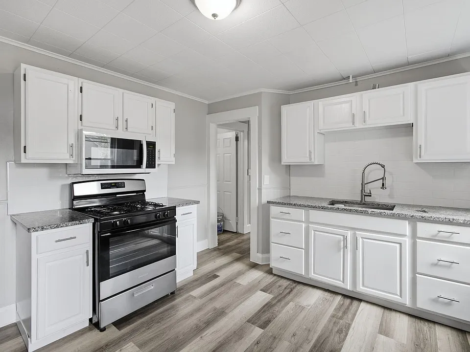 16-18 Woodbine St