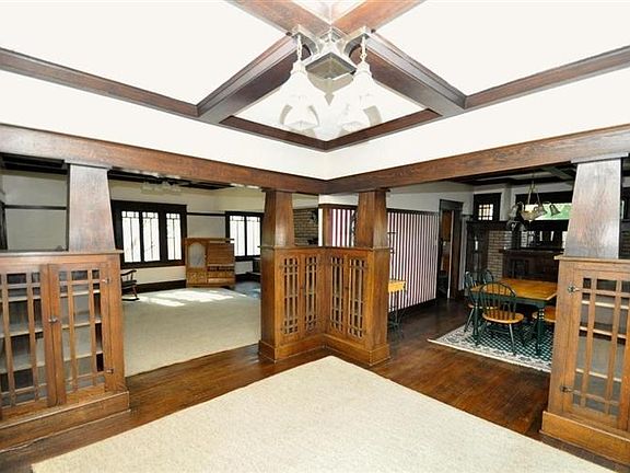 4th image of 112 N Main St