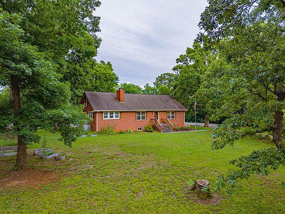 3rd image of 2508 Gunbarrel Rd