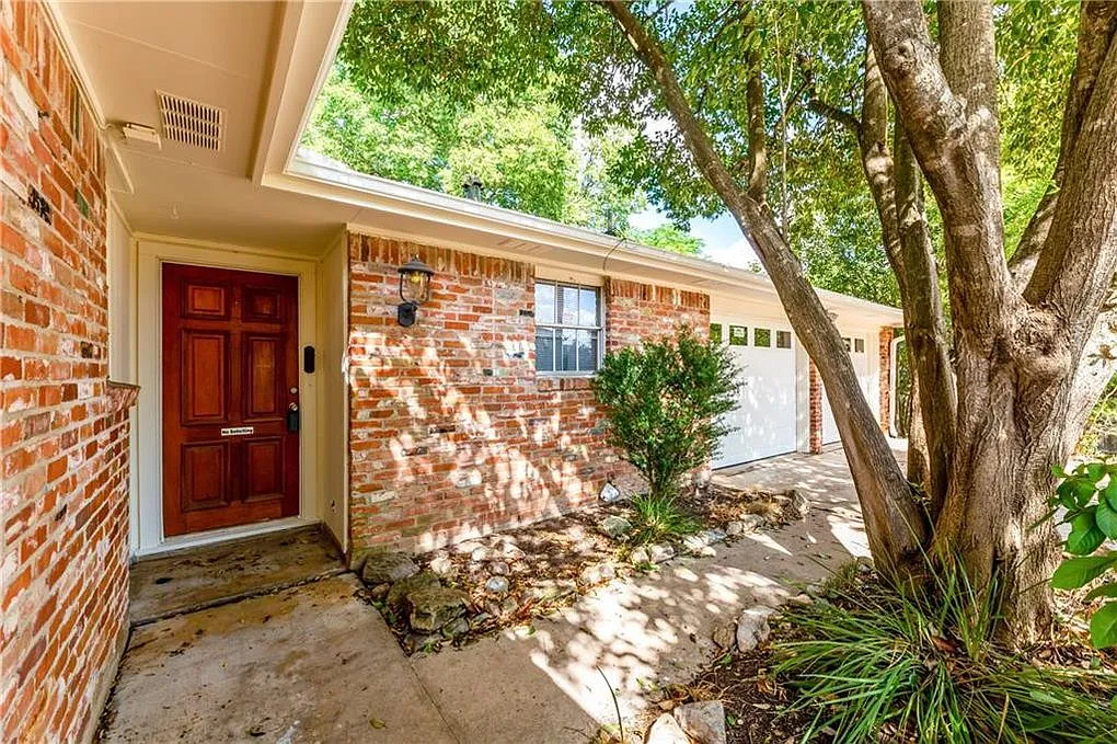Building Photo - 2108 Monarch Dr
