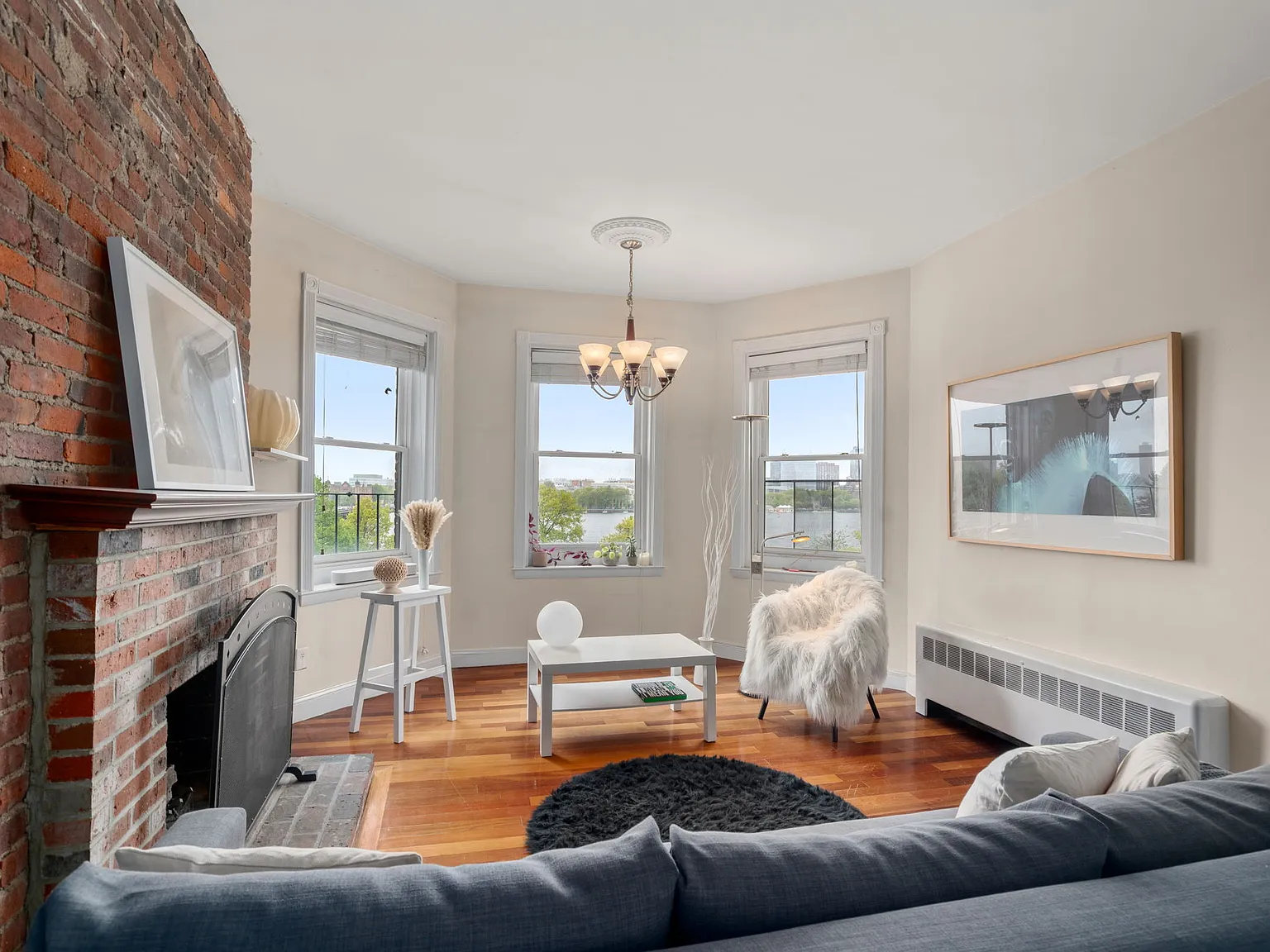 1 bed, 555 sqft, $3,300 — Photo 2