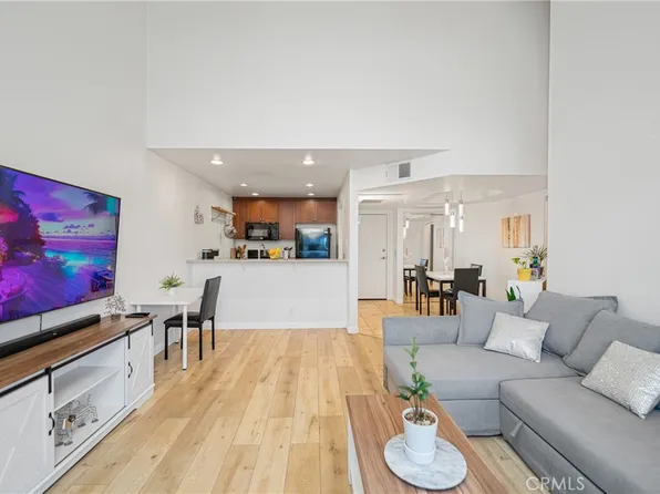 20253 Keswick St APT 328, Winnetka, CA 91306