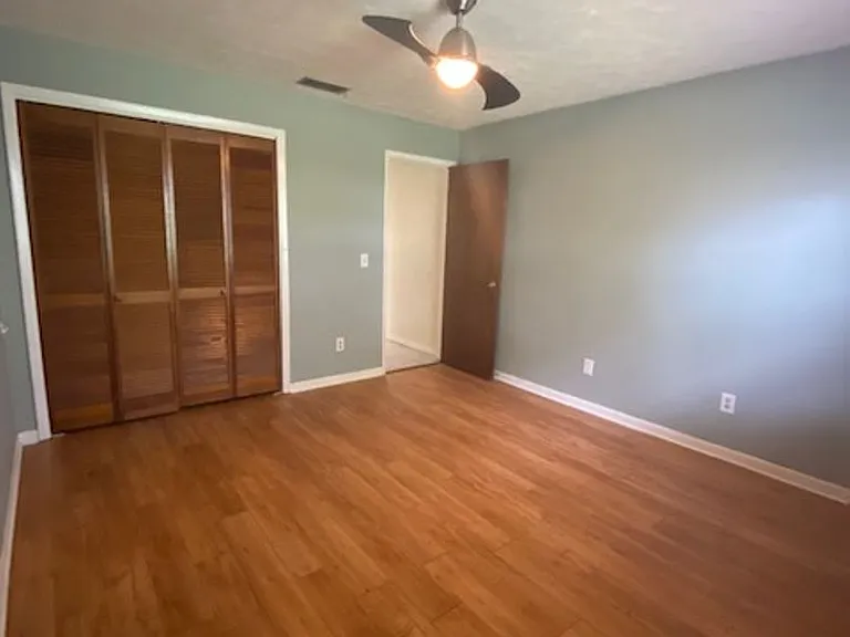 1517 Loretta Ct — Photo 9
