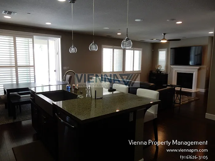 5635 Saratoga Cir — Photo 8
