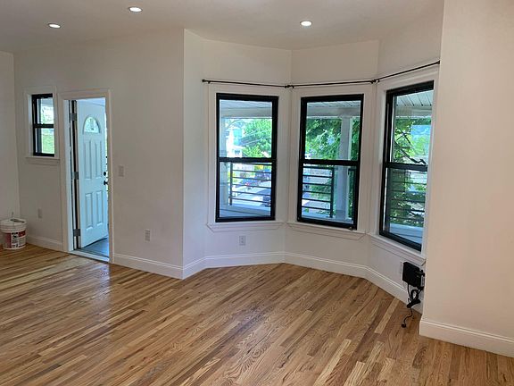 5th image of 418 3rd St S #2