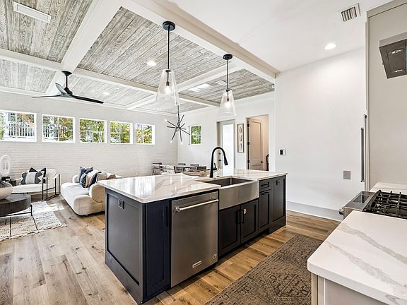 3rd image of 80 Grande Pointe Dr