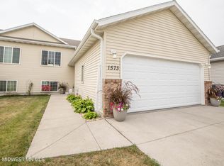 1573 34th Ave S, Moorhead, MN 56560