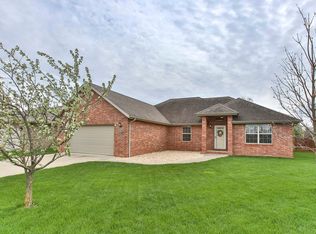 772 E Ozark Jubilee Dr, Nixa, MO 65714