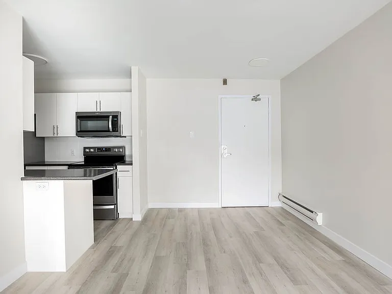 6105 Roblin Blvd — Photo 41