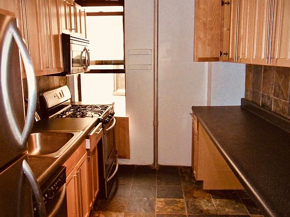 2nd image of 320 Lincoln Pl APT 3F