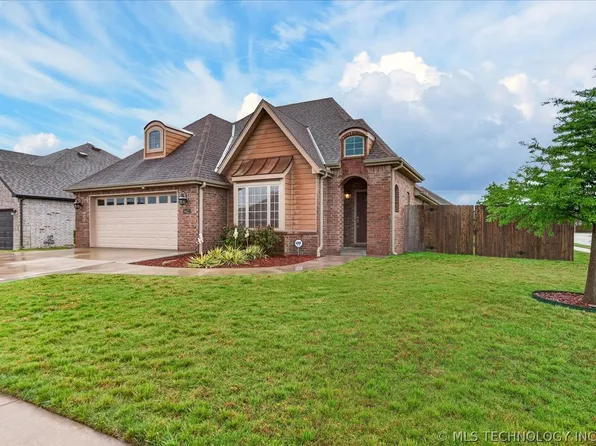 6422 Foxtail Park Dr, Bartlesville, OK 74006
