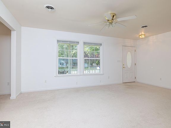 3rd image of 903 N Atlanta Cir