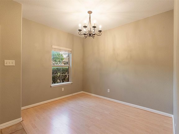 4th image of 1700 Martina Dr
