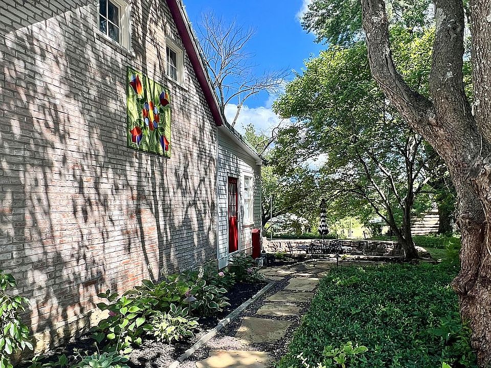 2nd image of 5557 Walnut St