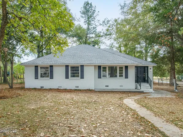 408 Blank St, Ellisville, MS 39437