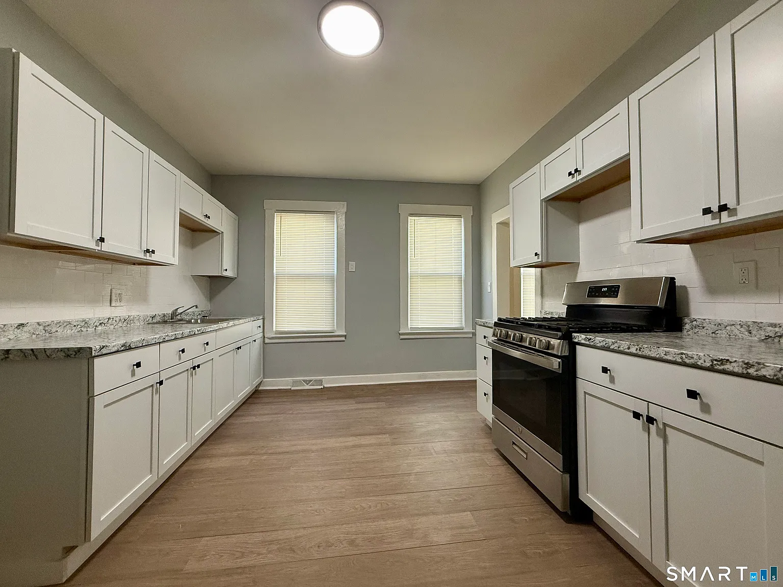 2 bed, 1.0 bath, 3240 sqft, $1,700 — Photo 2