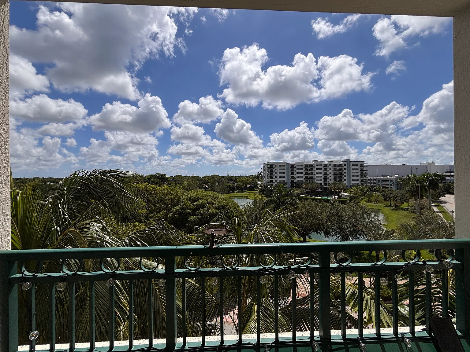 2 bed, 1000 sqft, $3,000 — Photo 2