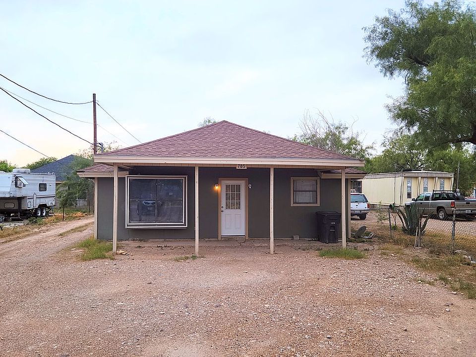 1st image of 785 Lago Vista Dr