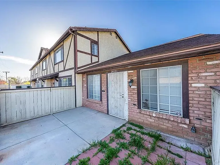 24101 Fir Ave — Photo 2