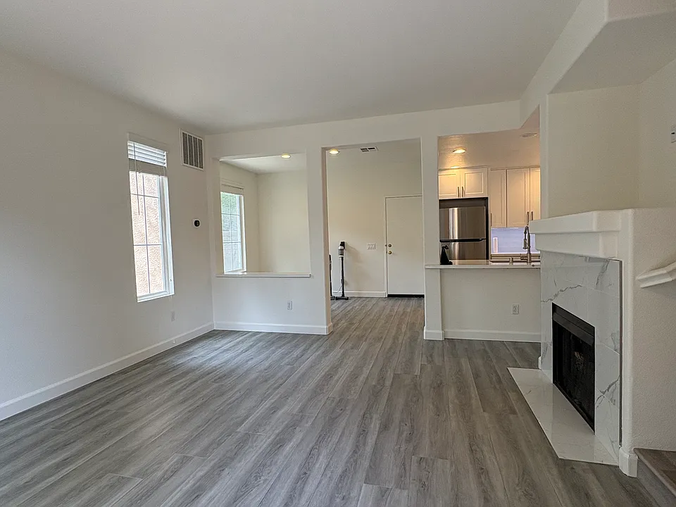 25735 Perlman Pl