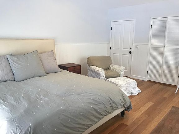 3rd image of 1649 Hill St