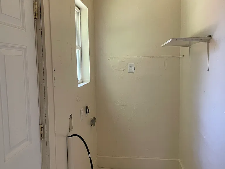 525 SW 27th St — Photo 8