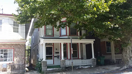 437 E 1st St #3 Photo 1