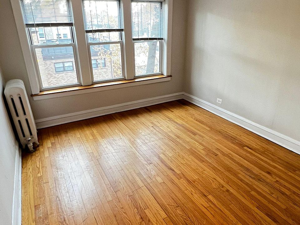 1st image of 5021 N Rockwell St #2