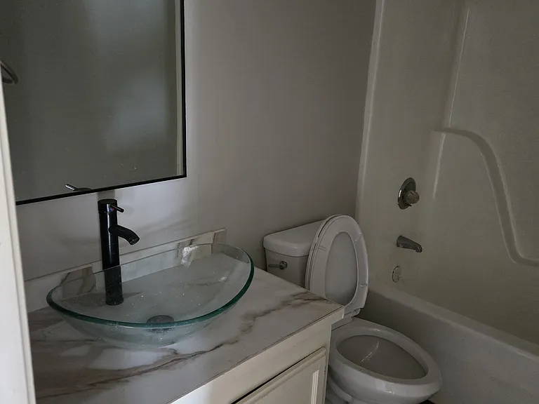 669 Cameron Dr — Photo 3
