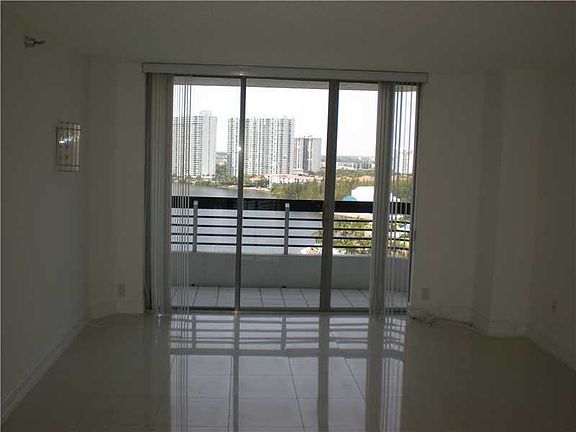 3rd image of 3530 Mystic Pointe Dr APT 1804