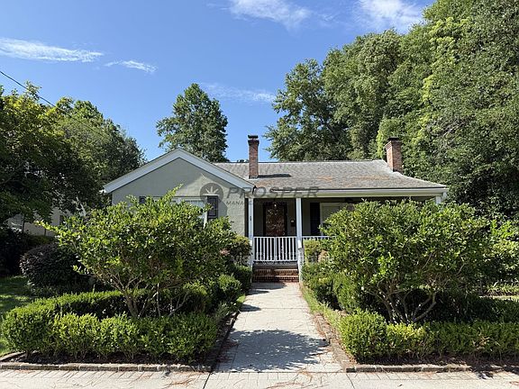 2nd image of 575 Elizabeth Ln W