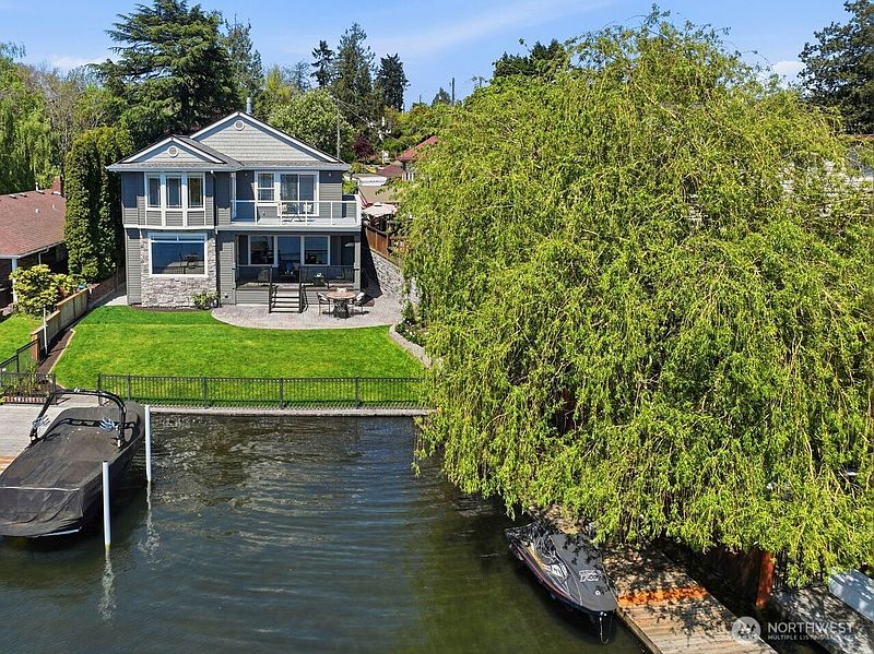 3rd image of 8696 Island Drive S