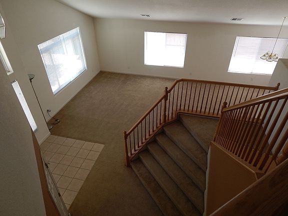 4th image of 713 Vino Ct