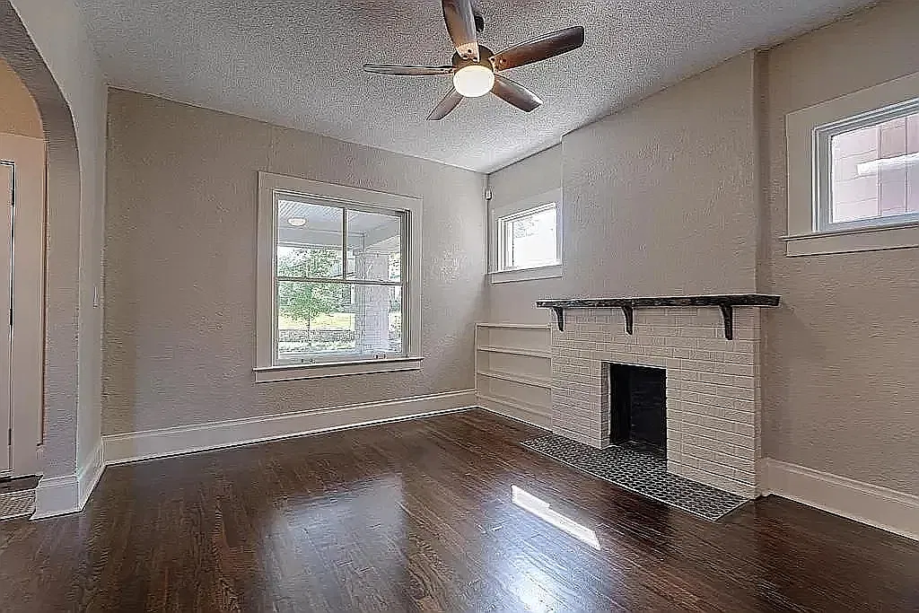 4 bed, 1563 sqft, $2,100 — Photo 2