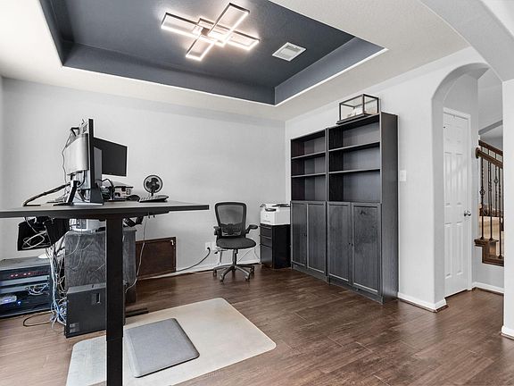 5th image of 204 Rippling Creek Ln