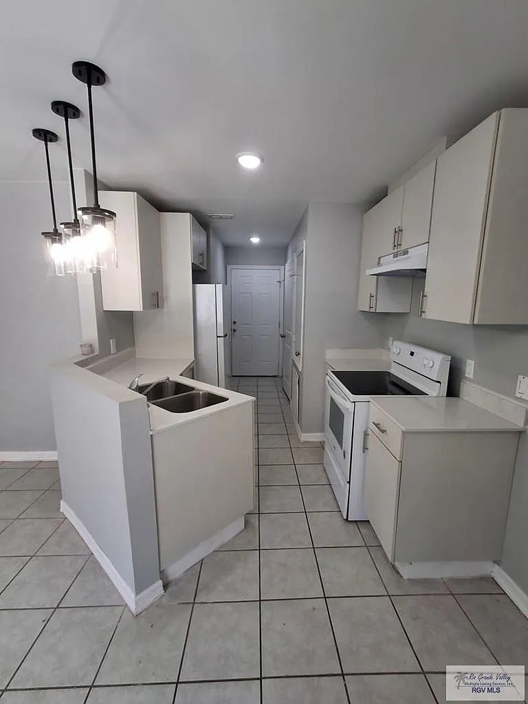 2 bed, 2.0 bath, 830 sqft, $1,100 — Photo 4